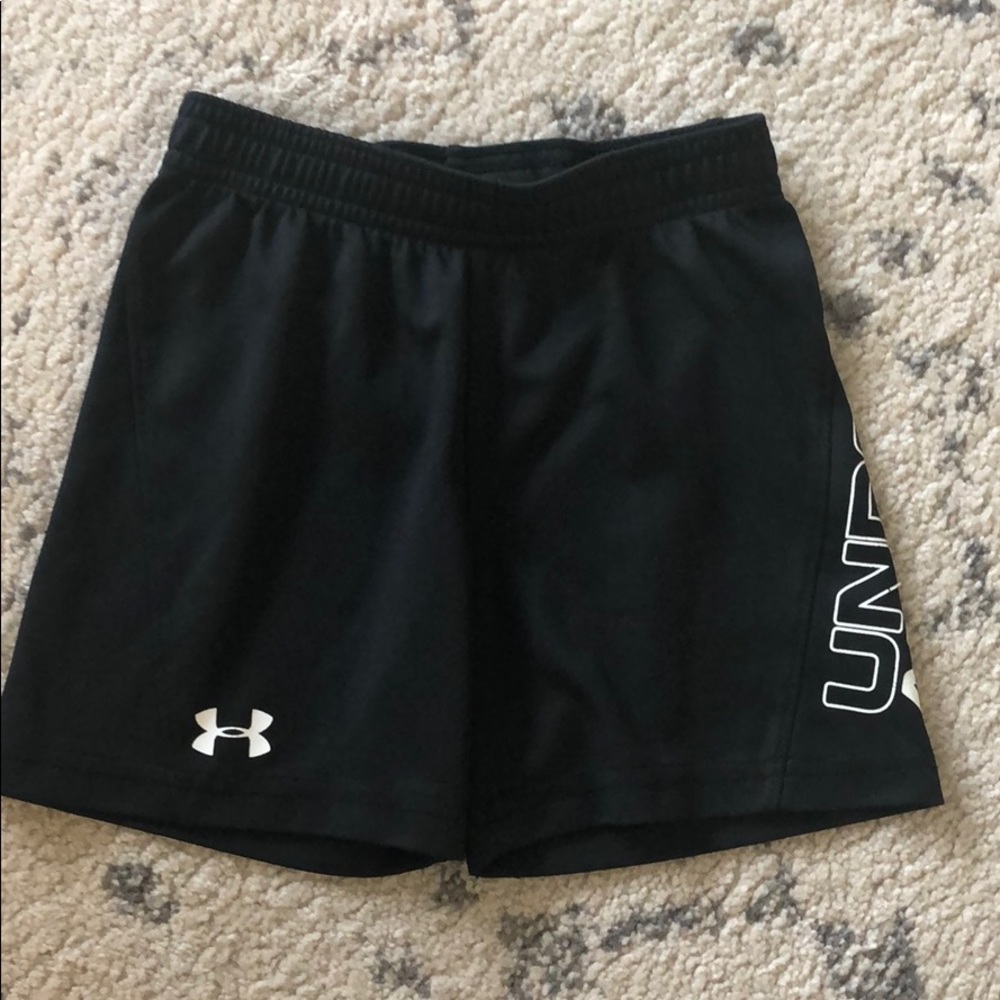 Toddler boys under Armour active shorts